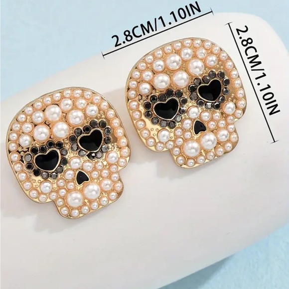 Gothic Skull Stud Earrings with Heart Eyes - Picture 4 of 4